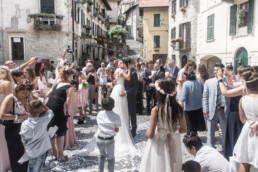 Matrimonio, sposi, marito e moglie, bomboniere, cerimonia, ricevimento, abito, confettata, anelli, promesse, bouquet, taglio torta, brindisi, damigelle, invitati, bacio, ballo, festa nuziale, wedding