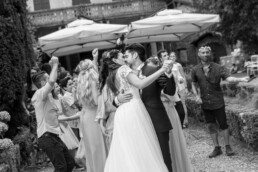 Matrimonio, sposi, marito e moglie, bomboniere, cerimonia, ricevimento, abito, confettata, anelli, promesse, bouquet, taglio torta, brindisi, damigelle, invitati, bacio, ballo, festa nuziale, wedding