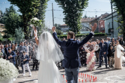 Matrimonio, sposi, marito e moglie, bomboniere, cerimonia, ricevimento, abito, confettata, anelli, promesse, bouquet, taglio torta, brindisi, damigelle, invitati, bacio, ballo, festa nuziale, wedding