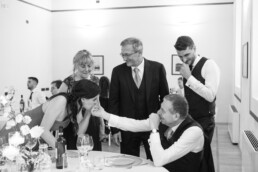 Matrimonio, sposi, marito e moglie, bomboniere, cerimonia, ricevimento, abito, confettata, anelli, promesse, bouquet, taglio torta, brindisi, damigelle, invitati, bacio, ballo, festa nuziale, fotografo, wedding