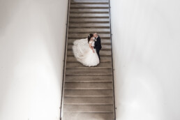 Matrimonio, sposi, marito e moglie, bomboniere, cerimonia, ricevimento, abito, confettata, anelli, promesse, bouquet, taglio torta, brindisi, damigelle, invitati, bacio, ballo, festa nuziale, fotografo, wedding