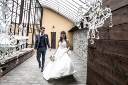 Matrimonio, sposi, marito e moglie, bomboniere, cerimonia, ricevimento, abito, confettata, anelli, promesse, bouquet, taglio torta, brindisi, damigelle, invitati, bacio, ballo, festa nuziale, fotografo, wedding