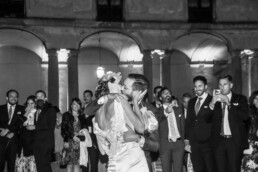 Matrimonio, sposi, marito e moglie, bomboniere, cerimonia, ricevimento, abito, confettata, anelli, promesse, bouquet, taglio torta, brindisi, damigelle, invitati, bacio, ballo, festa nuziale, wedding