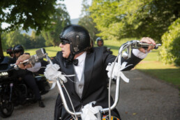 Matrimonio, sposi, marito e moglie, bomboniere, cerimonia, ricevimento, abito, confettata, anelli, promesse, bouquet, taglio torta, brindisi, damigelle, invitati, bacio, ballo, festa nuziale, fotografo, wedding