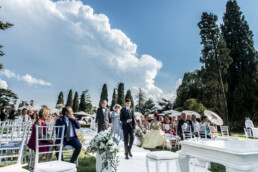 Matrimonio, sposi, marito e moglie, bomboniere, cerimonia, ricevimento, abito, confettata, anelli, promesse, bouquet, taglio torta, brindisi, damigelle, invitati, bacio, ballo, festa nuziale, fotografo, wedding