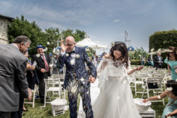 Matrimonio, sposi, marito e moglie, bomboniere, cerimonia, ricevimento, abito, confettata, anelli, promesse, bouquet, taglio torta, brindisi, damigelle, invitati, bacio, ballo, festa nuziale, fotografo, wedding