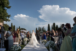 Matrimonio, sposi, marito e moglie, bomboniere, cerimonia, ricevimento, abito, confettata, anelli, promesse, bouquet, taglio torta, brindisi, damigelle, invitati, bacio, ballo, festa nuziale, fotografo, wedding